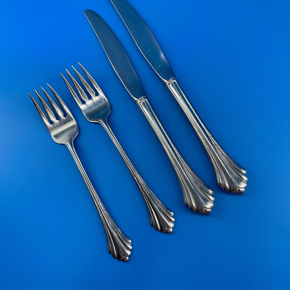 Oneida Bancroft 2 Salad Forks 2 Knives Stainless Steel Flatware Glossy Flared